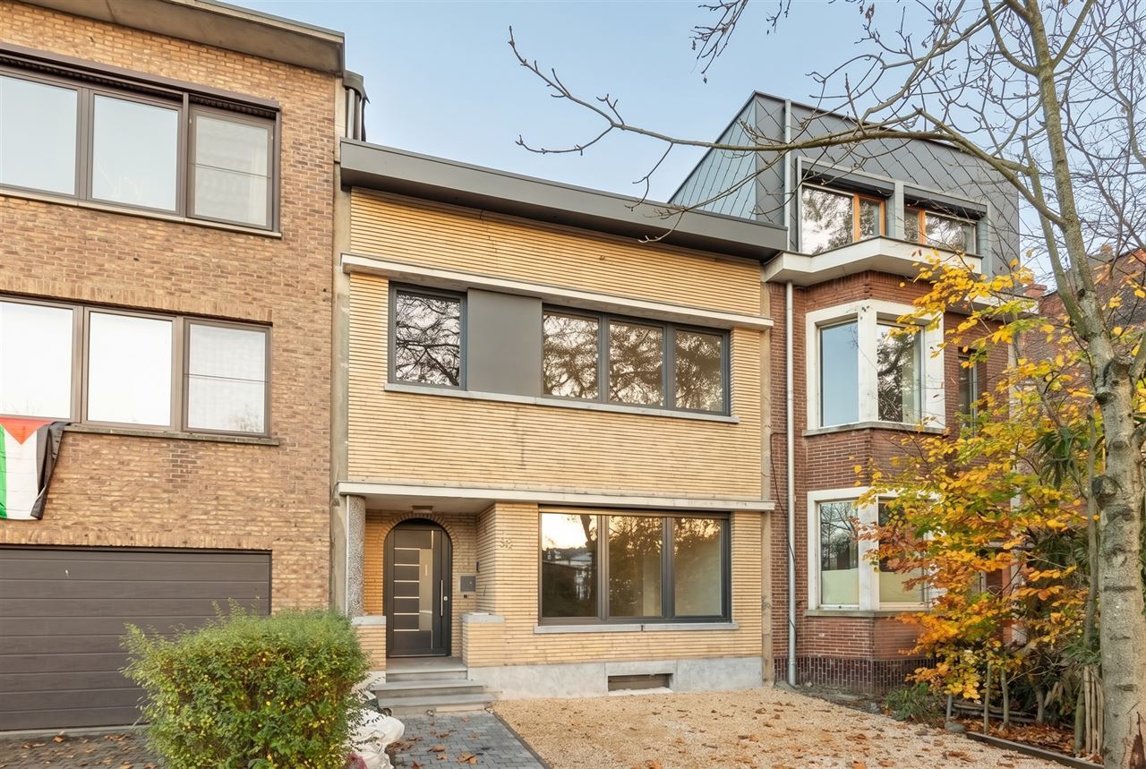 Gerenoveerde woning met unieke parkligging!