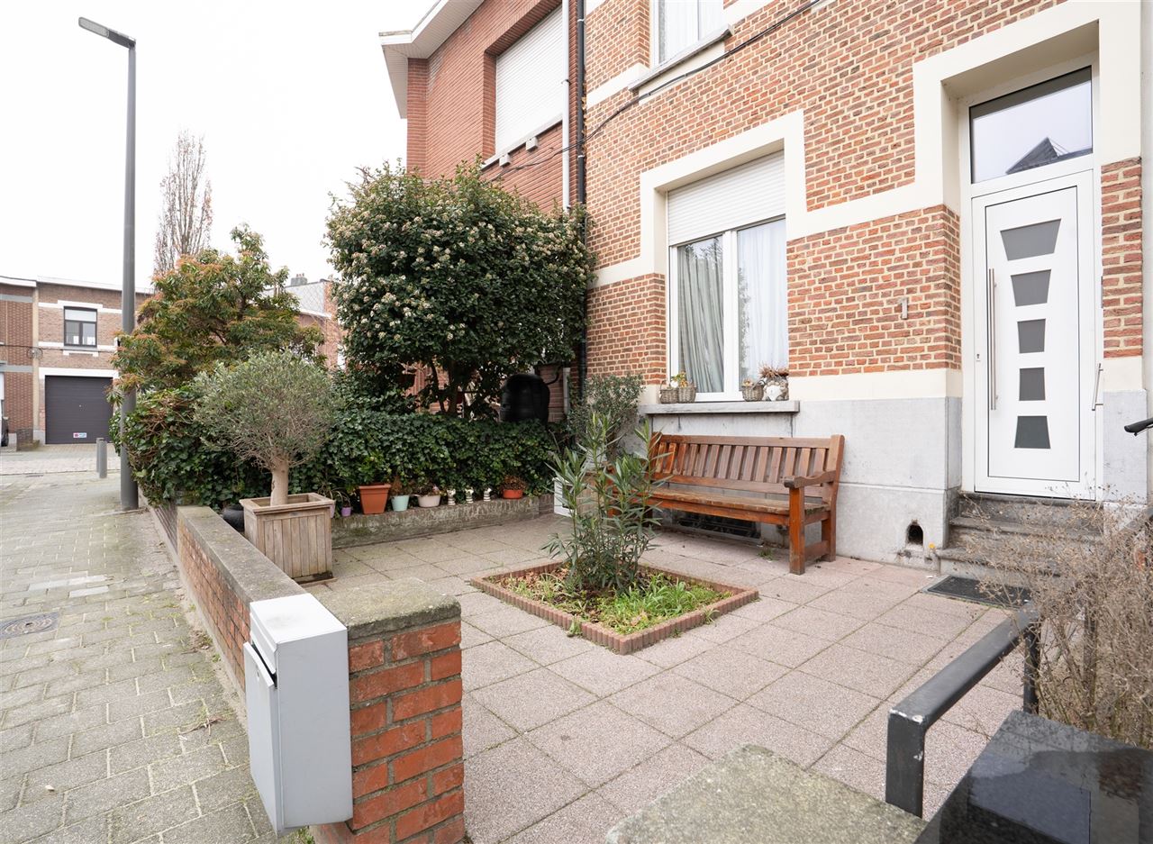 Goed gelegen, verzorgde woning met 5 SLPK!