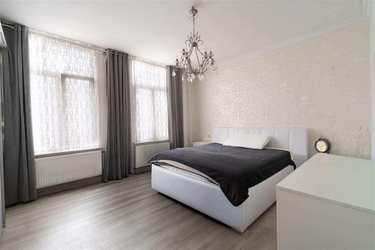 Goed gelegen, verzorgde woning met 5 SLPK!