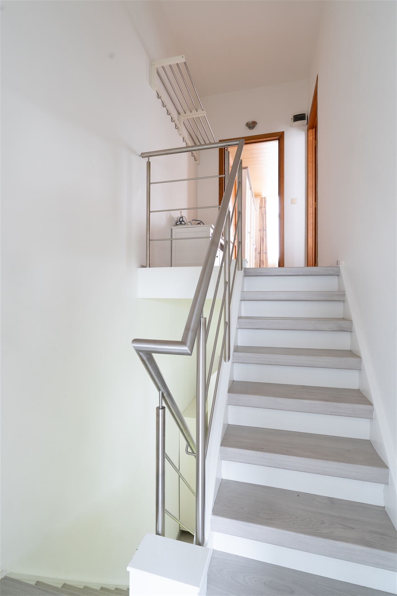 Goed gelegen, verzorgde woning met 5 SLPK!