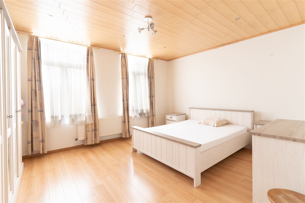 Goed gelegen, verzorgde woning met 5 SLPK!