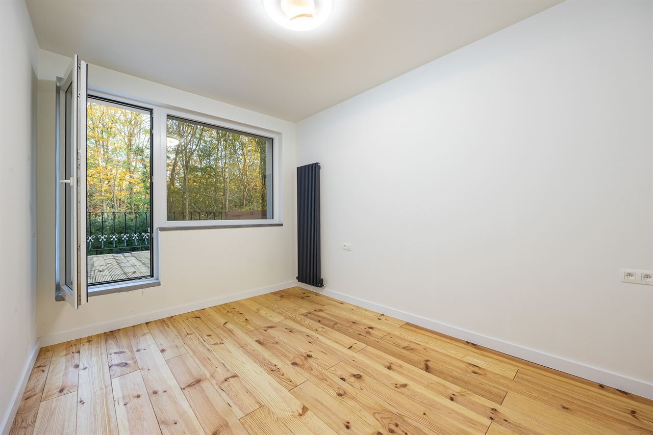 Gerenoveerde woning met unieke parkligging!