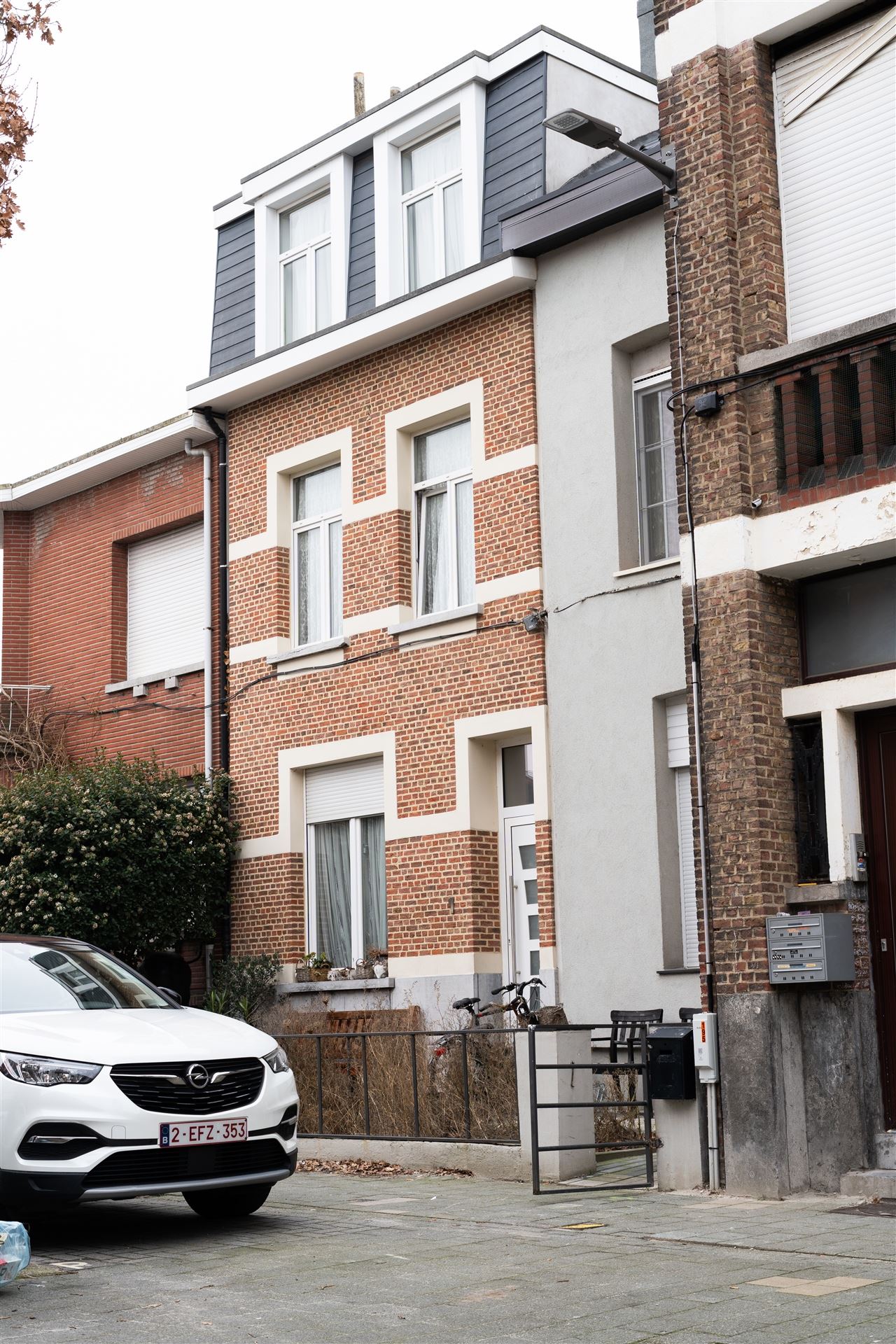 Goed gelegen, verzorgde woning met 5 SLPK!
