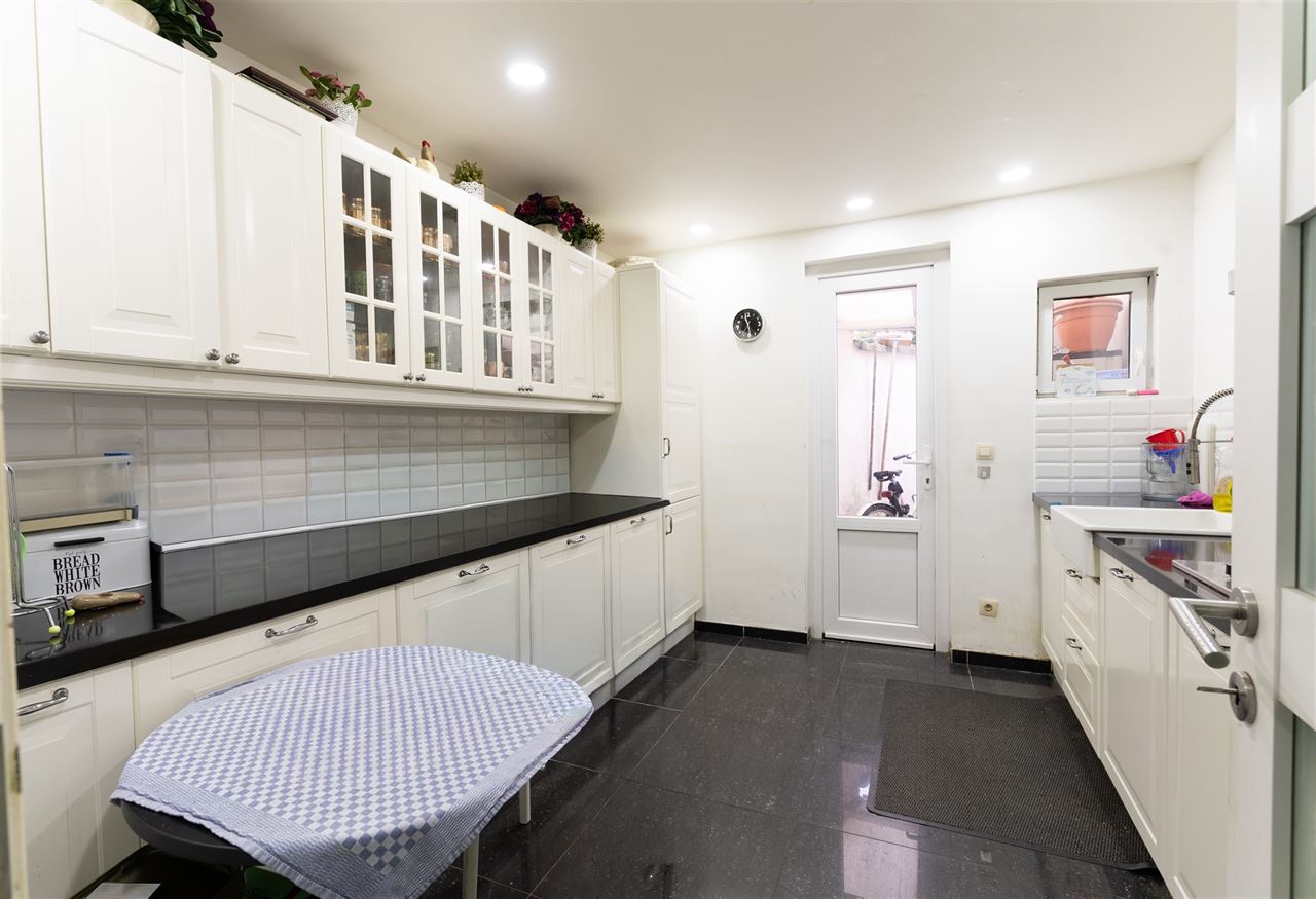 Goed gelegen, verzorgde woning met 5 SLPK!