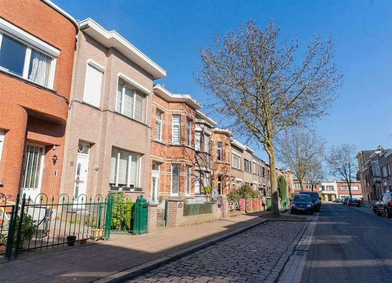 Lichtrijke en ruime gezinswoning nabij het Rivierenhof🌿