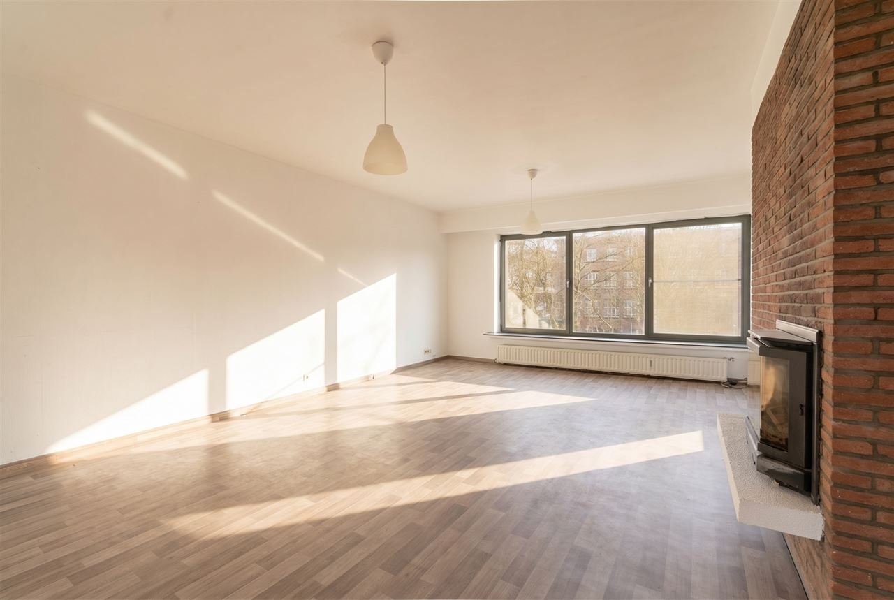 Lichtrijk appartement met 2 SLPK in een rustige straat!