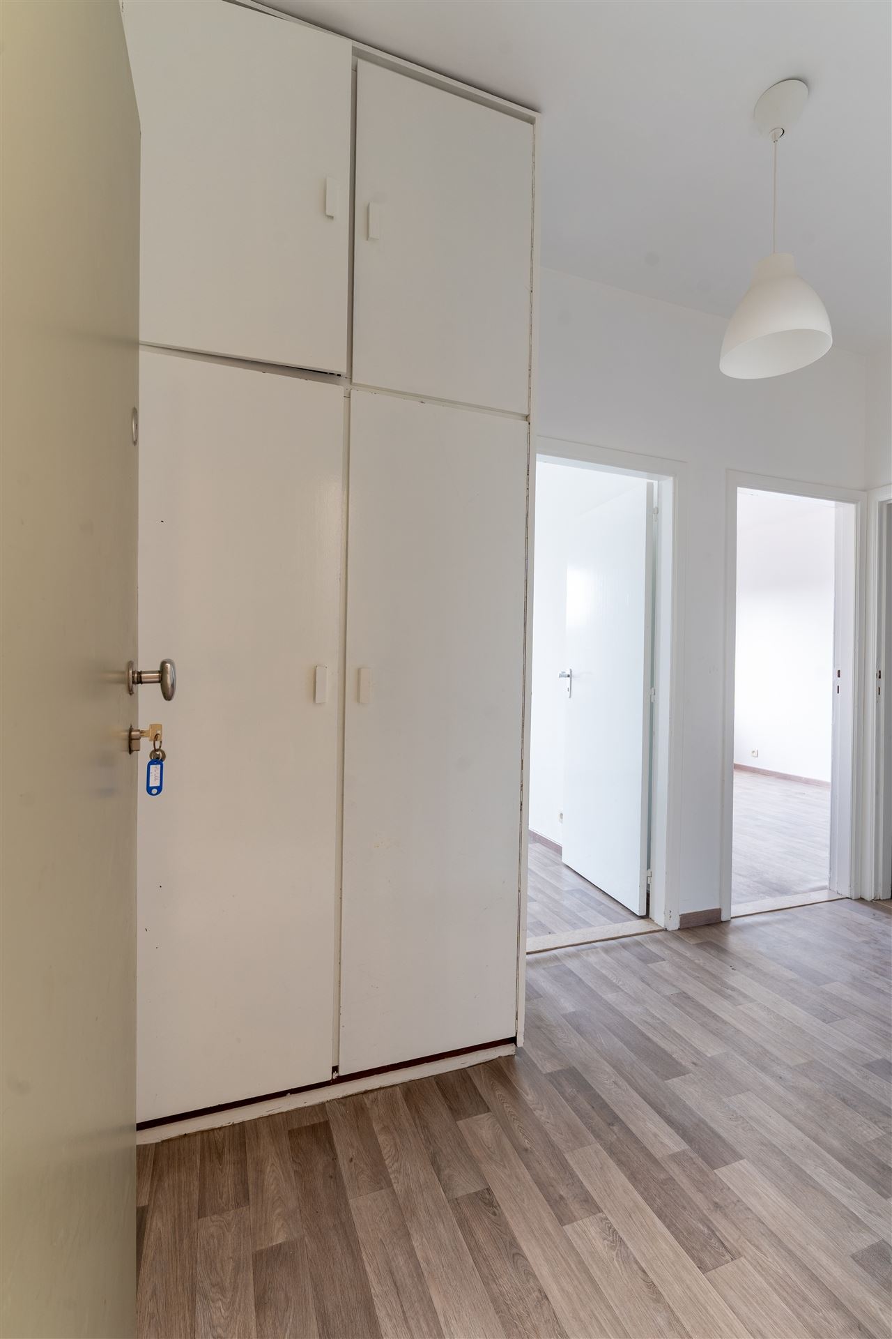Lichtrijk appartement met 2 SLPK in een rustige straat!