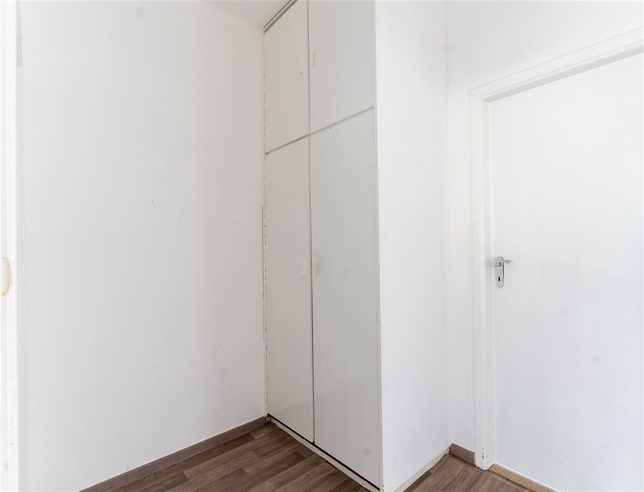 Lichtrijk appartement met 2 SLPK in een rustige straat!