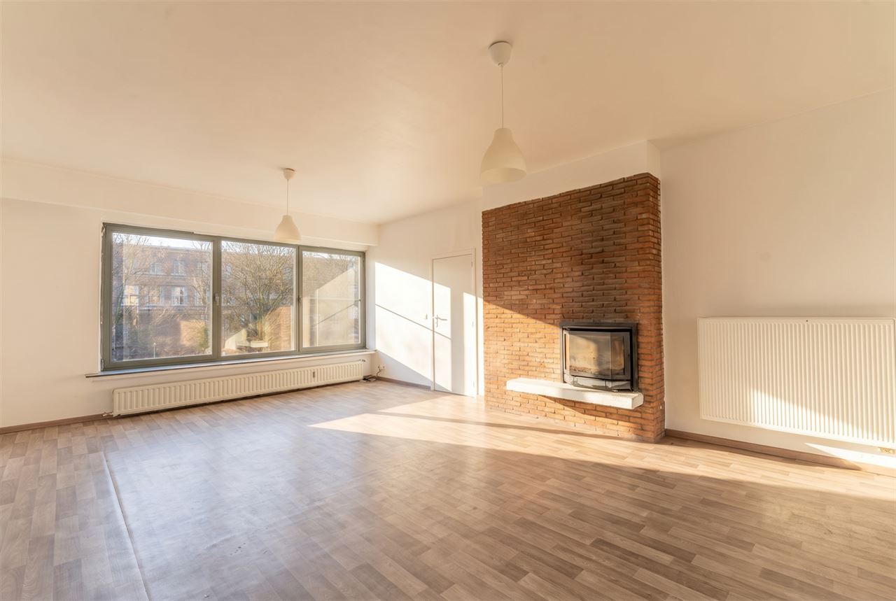 Lichtrijk appartement met 2 SLPK in een rustige straat!