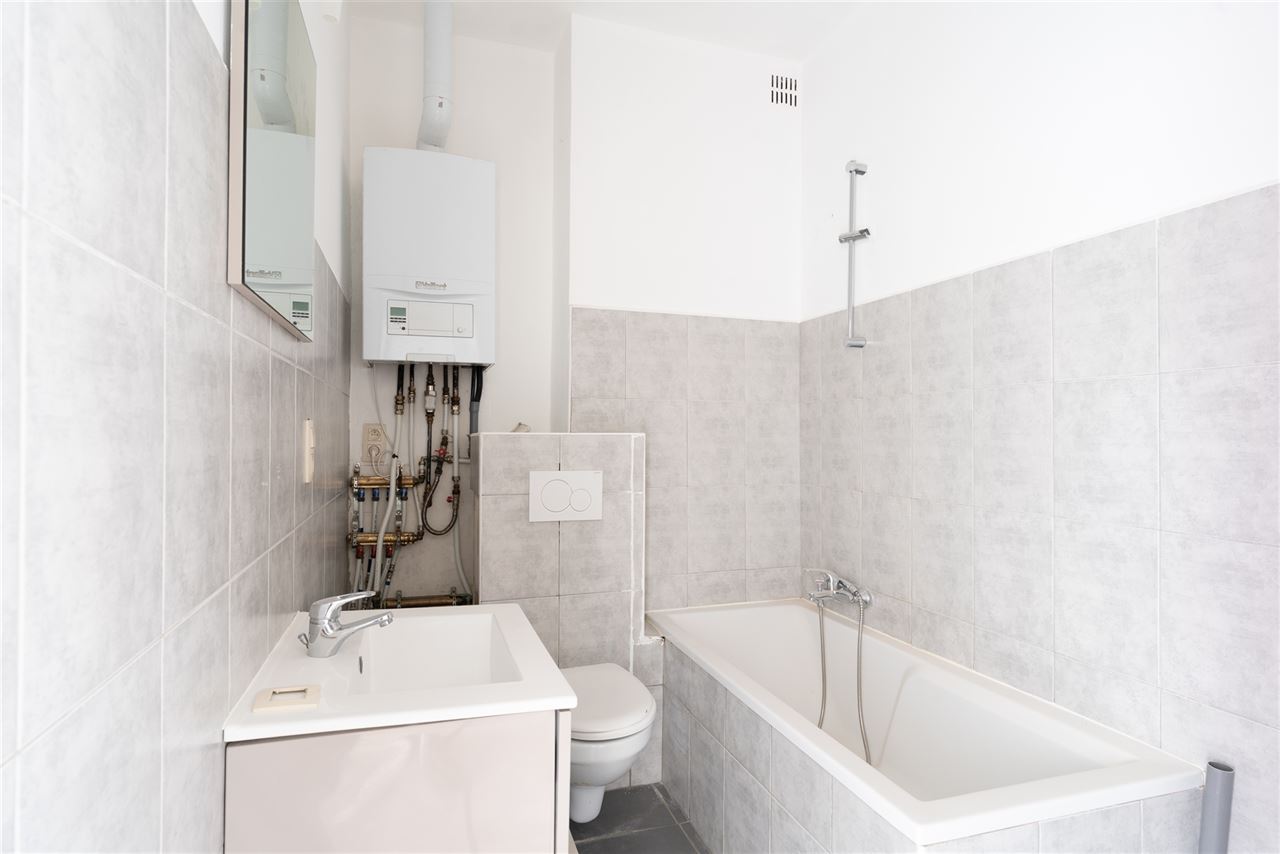 Lichtrijk appartement met 2 SLPK in een rustige straat!