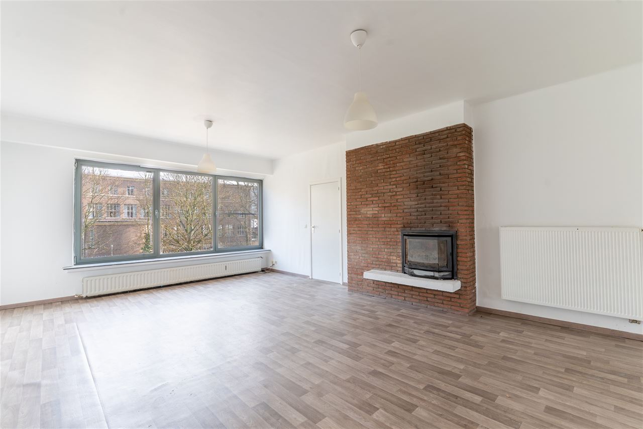 Lichtrijk appartement met 2 SLPK in een rustige straat!