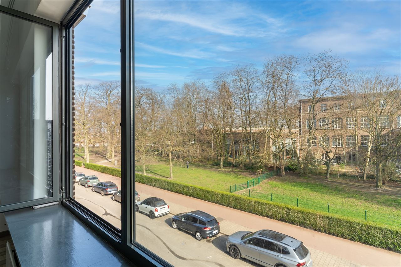 Lichtrijk appartement met 2 SLPK in een rustige straat!
