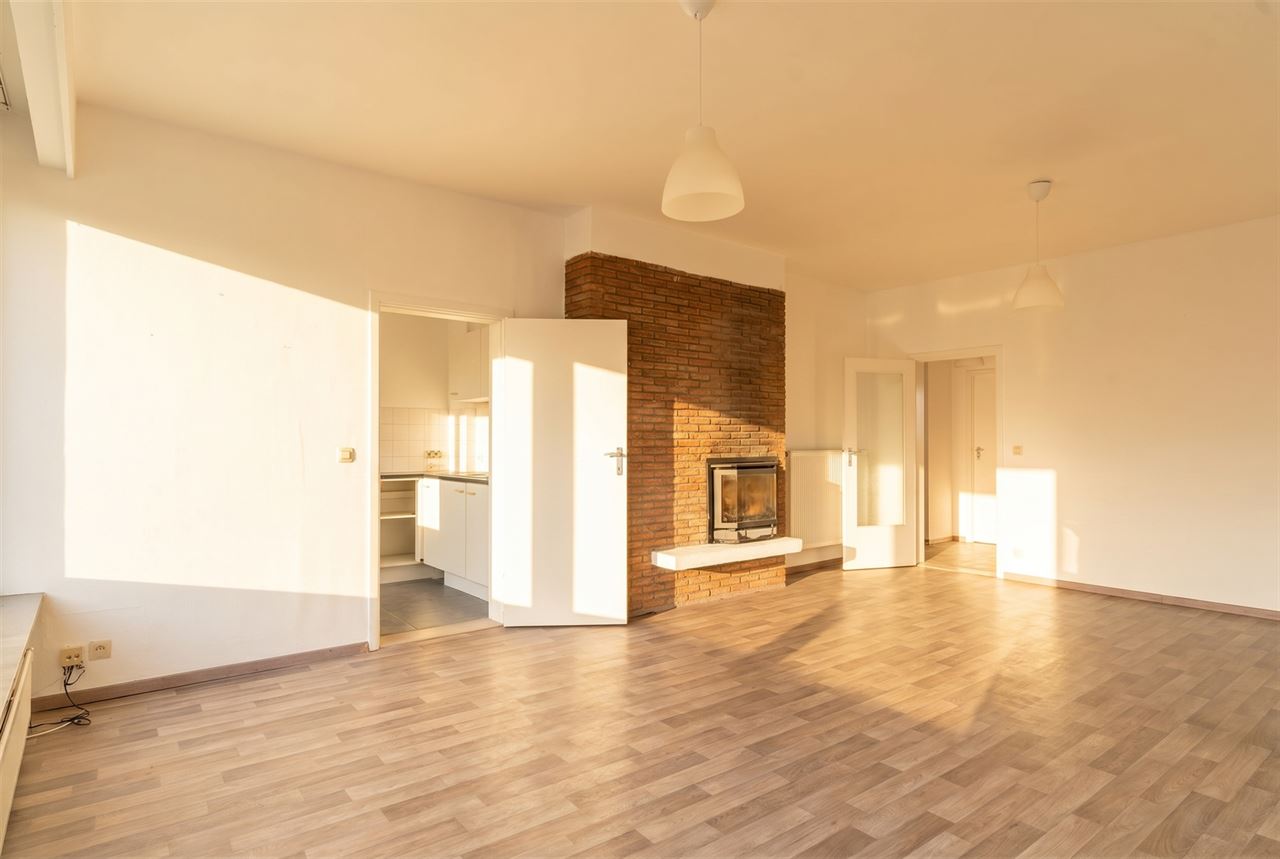 Lichtrijk appartement met 2 SLPK in een rustige straat!