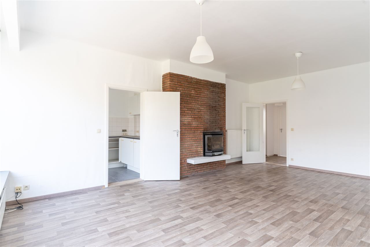 Lichtrijk appartement met 2 SLPK in een rustige straat!