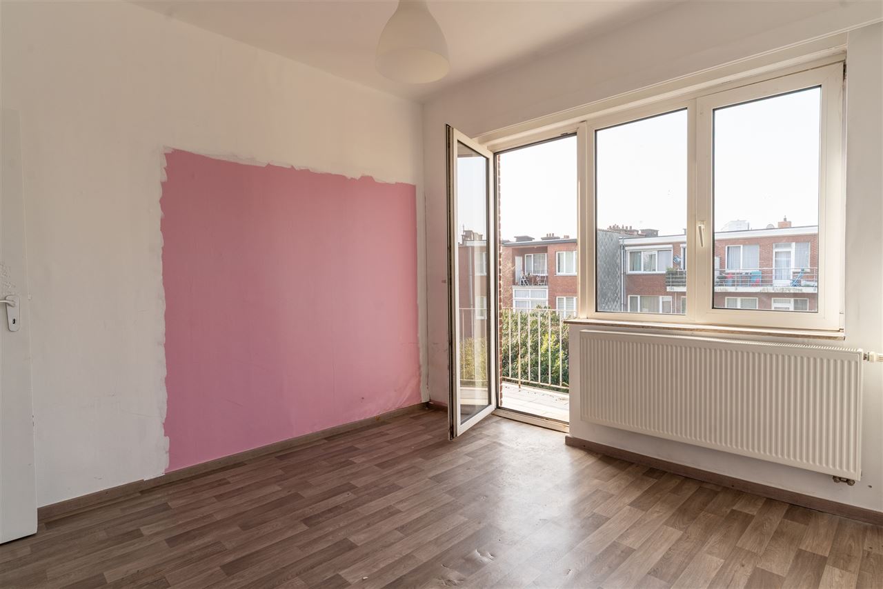 Lichtrijk appartement met 2 SLPK in een rustige straat!