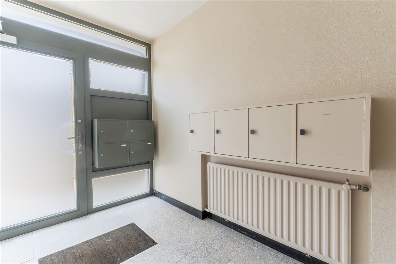 Lichtrijk appartement met 2 SLPK in een rustige straat!