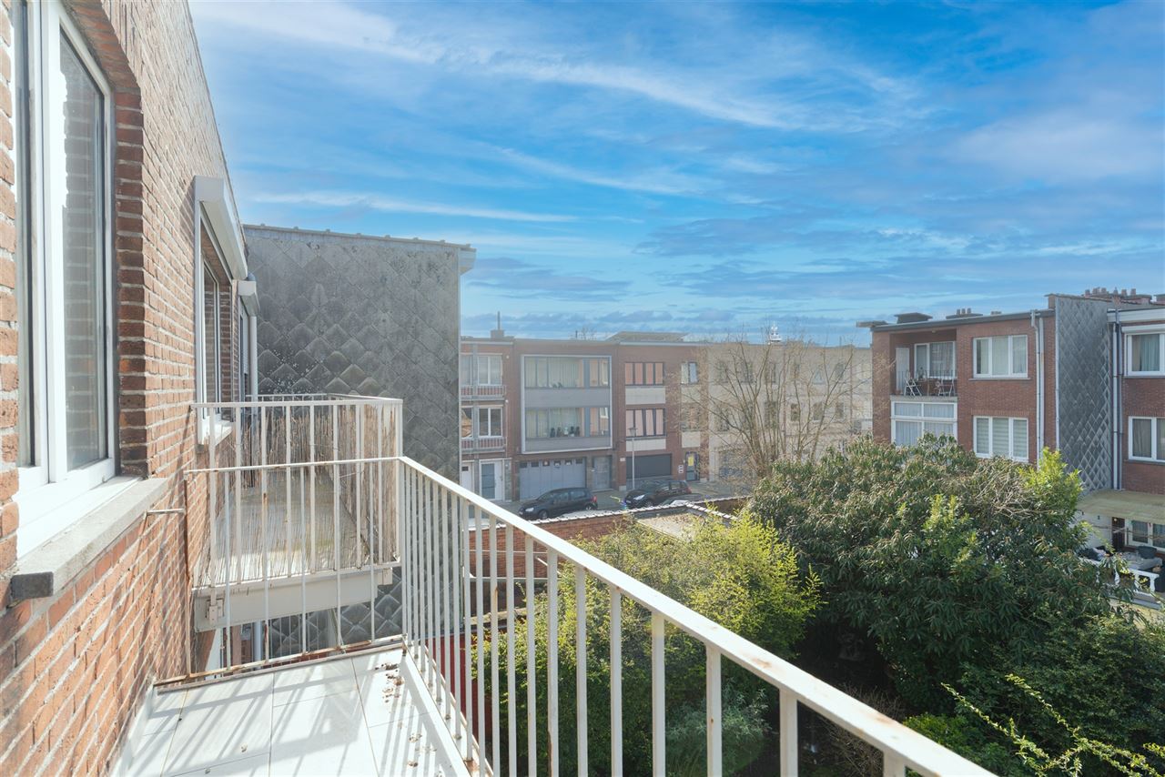 Lichtrijk appartement met 2 SLPK in een rustige straat!