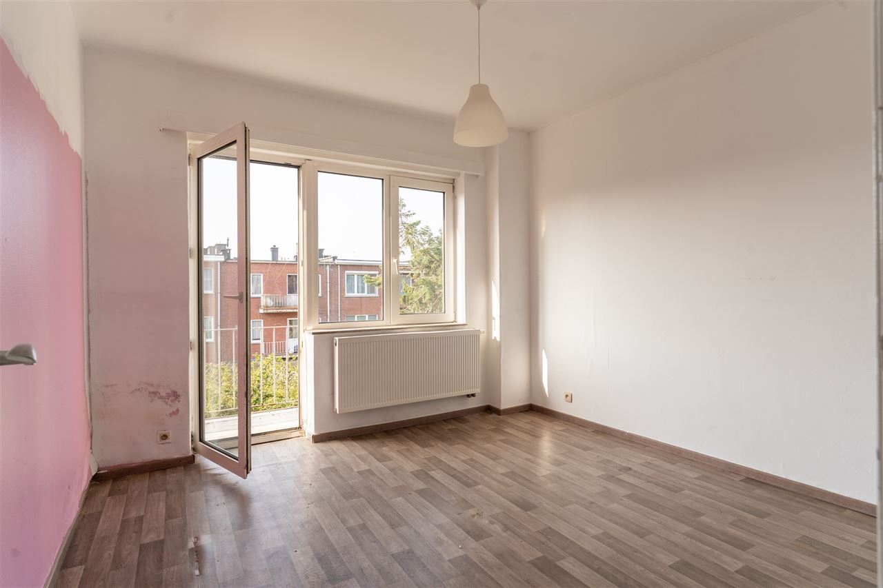 Lichtrijk appartement met 2 SLPK in een rustige straat!