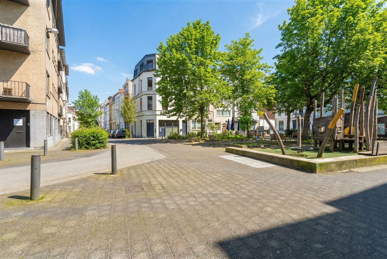 TE RENOVEREN GEZINSWONING MET VEEL POTENTIEEL EN 7 SLPK!