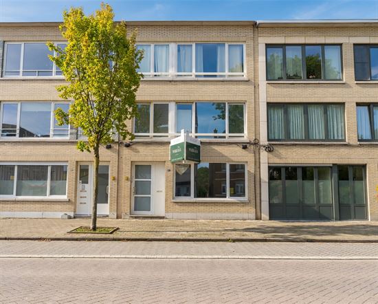 Appartement op 1ste verdieping met 3 SLPK + terras!
