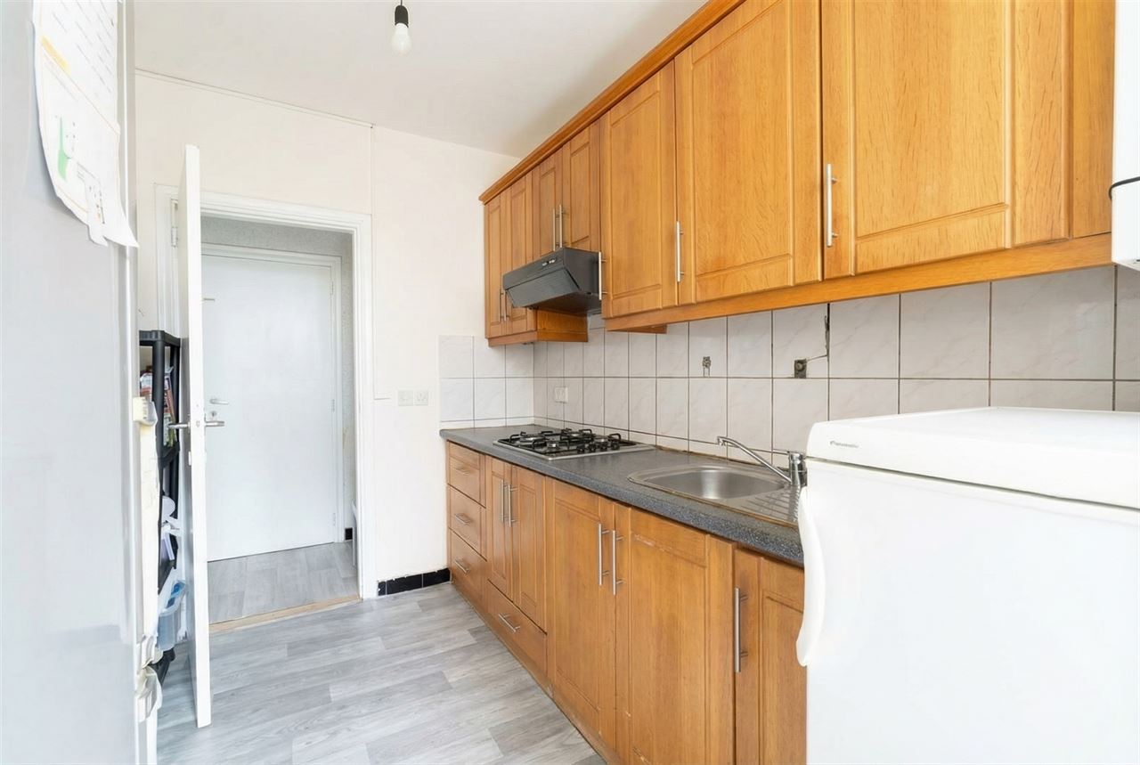 Appartement op 1ste verdieping met 3 SLPK + terras!