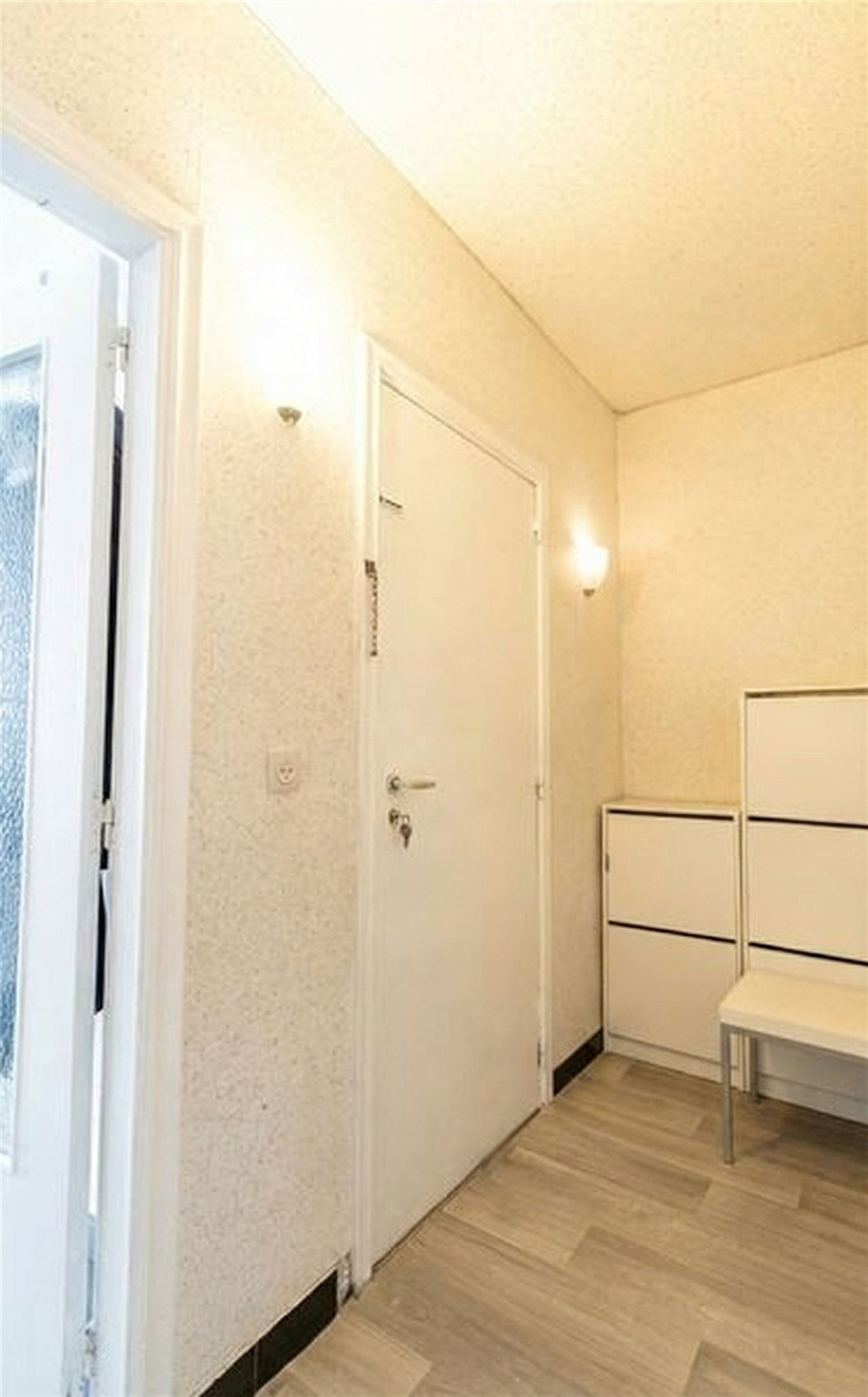 Appartement op 1ste verdieping met 3 SLPK + terras!