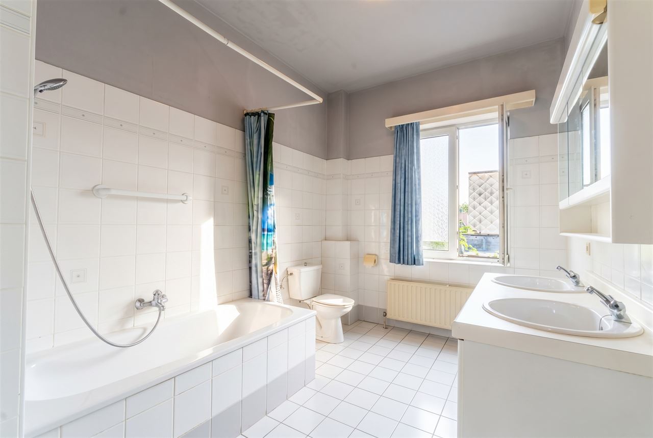 Gezinswoning met stadstuin & garage nabij Rivierenhof