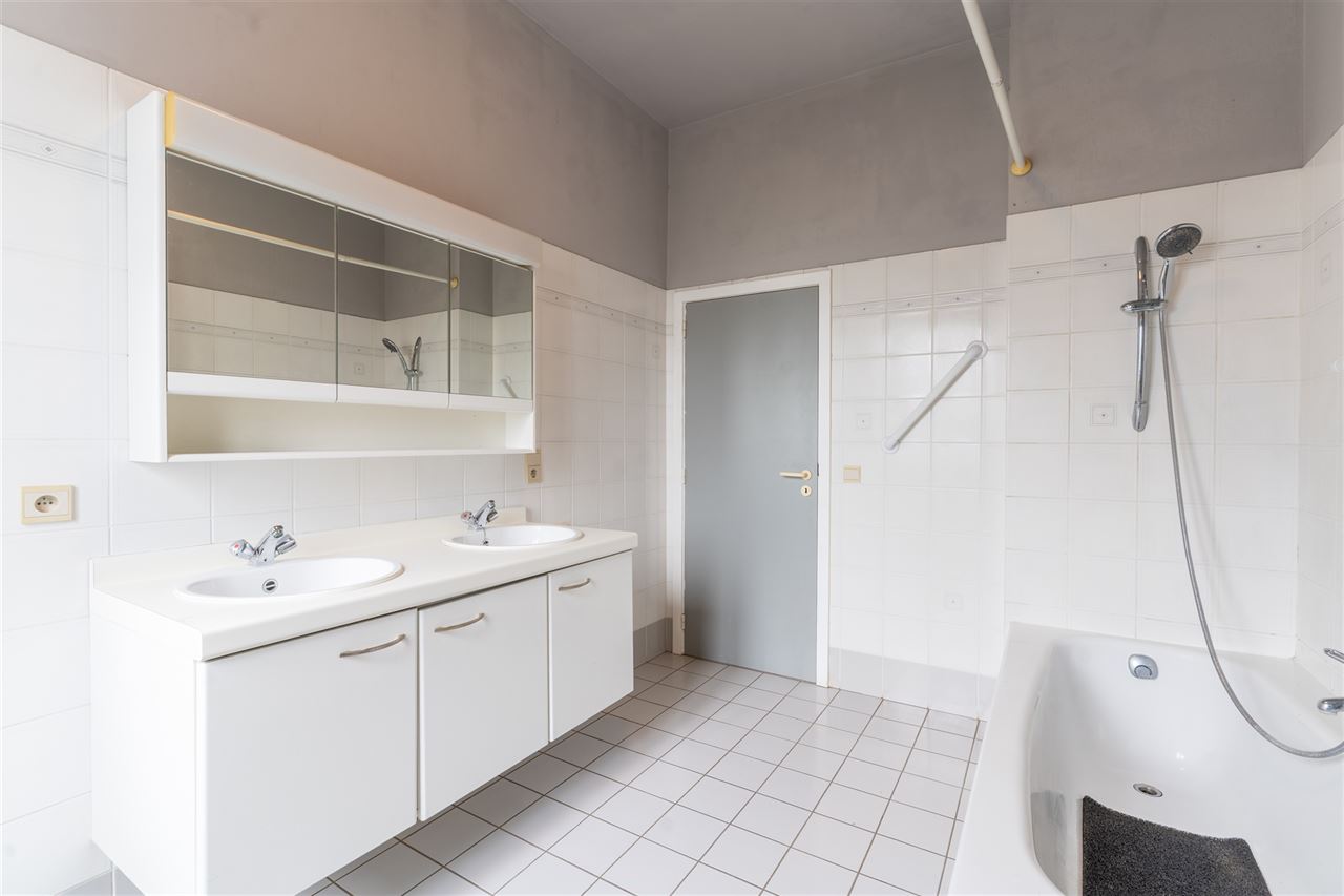 Gezinswoning met stadstuin & garage nabij Rivierenhof