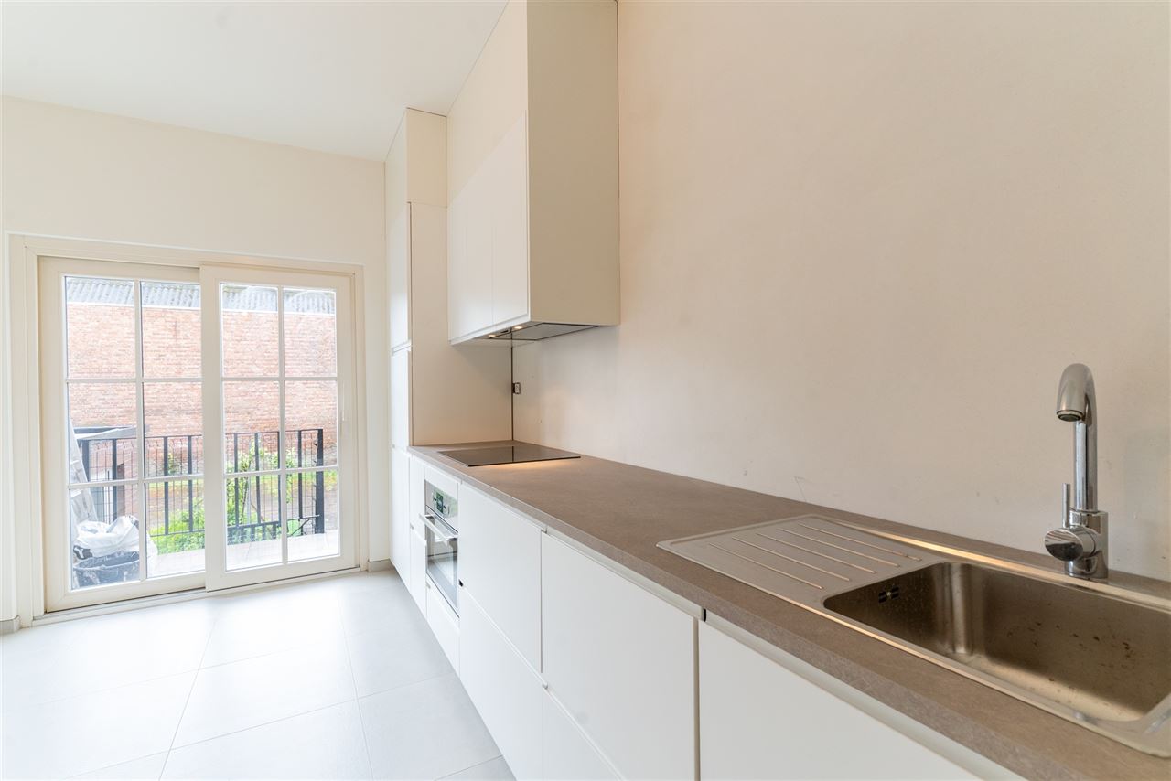 Instapklaar glv appartement met ruime tuin en parkeerplaats