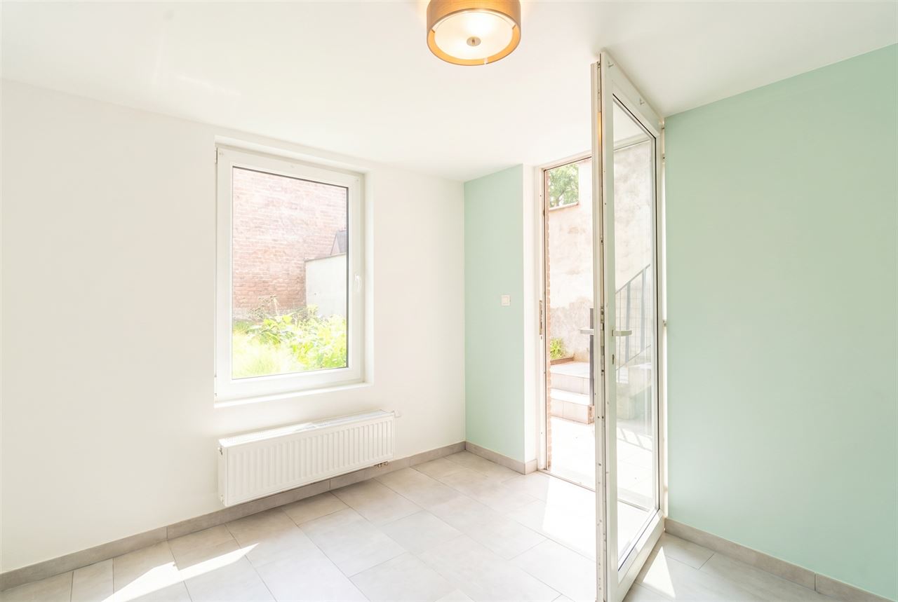 Instapklaar glv appartement met ruime tuin en parkeerplaats