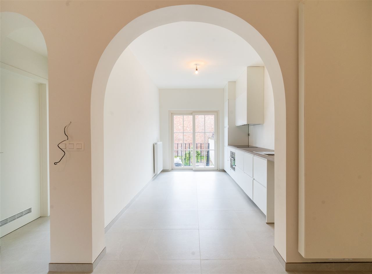 Instapklaar glv appartement met ruime tuin en parkeerplaats