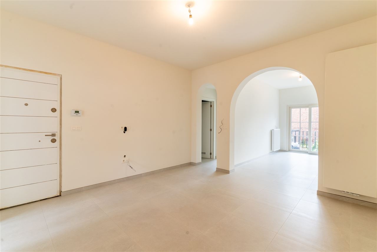 Instapklaar glv appartement met ruime tuin en parkeerplaats