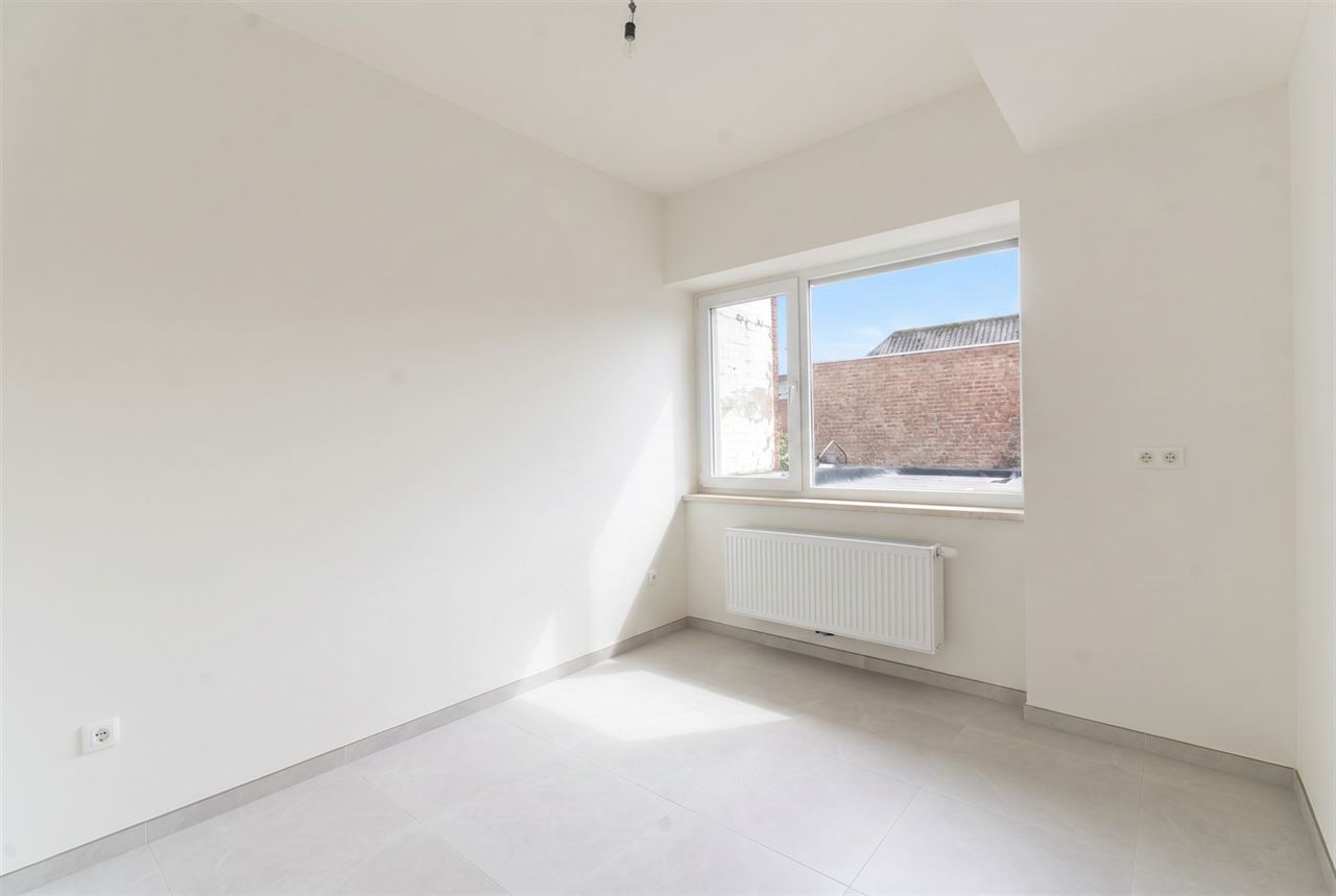 Instapklaar glv appartement met ruime tuin en parkeerplaats
