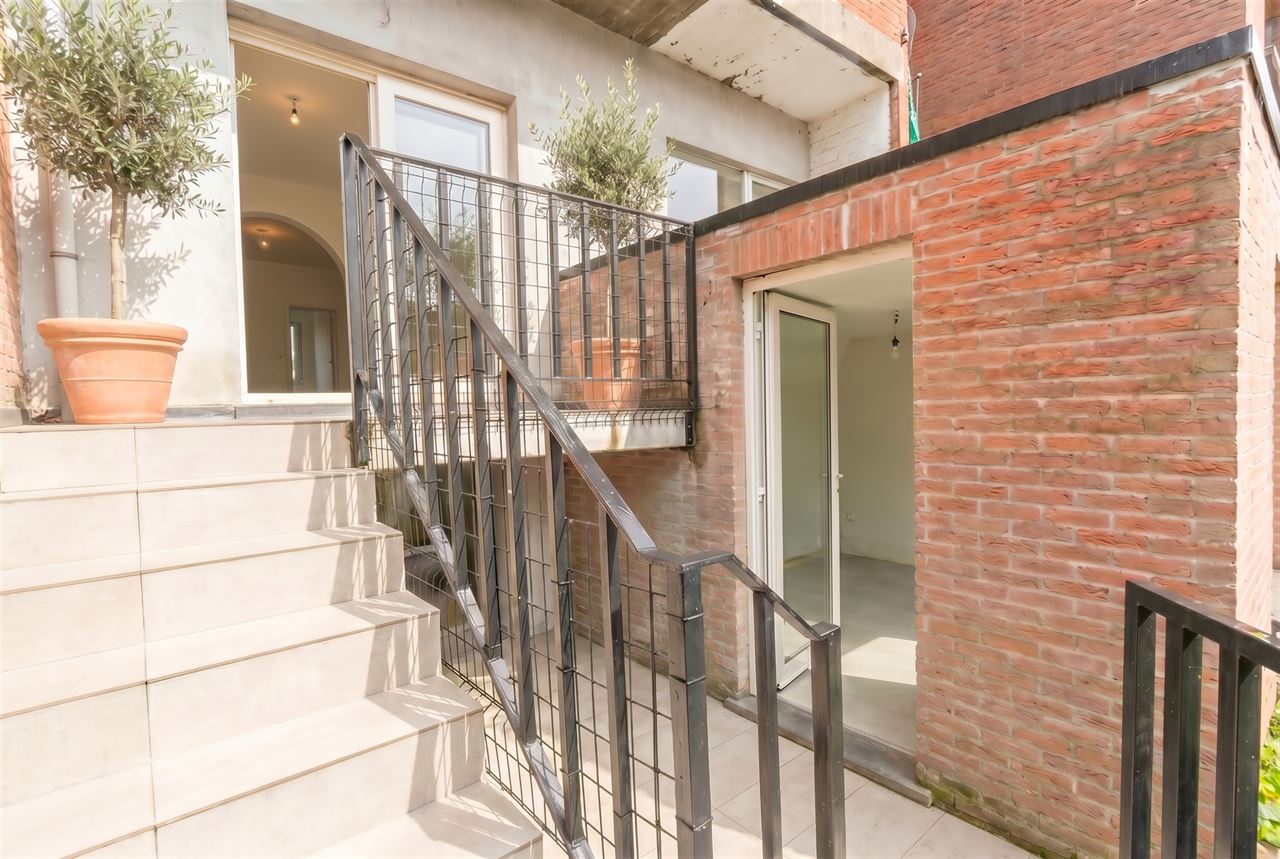 Instapklaar glv appartement met ruime tuin en parkeerplaats