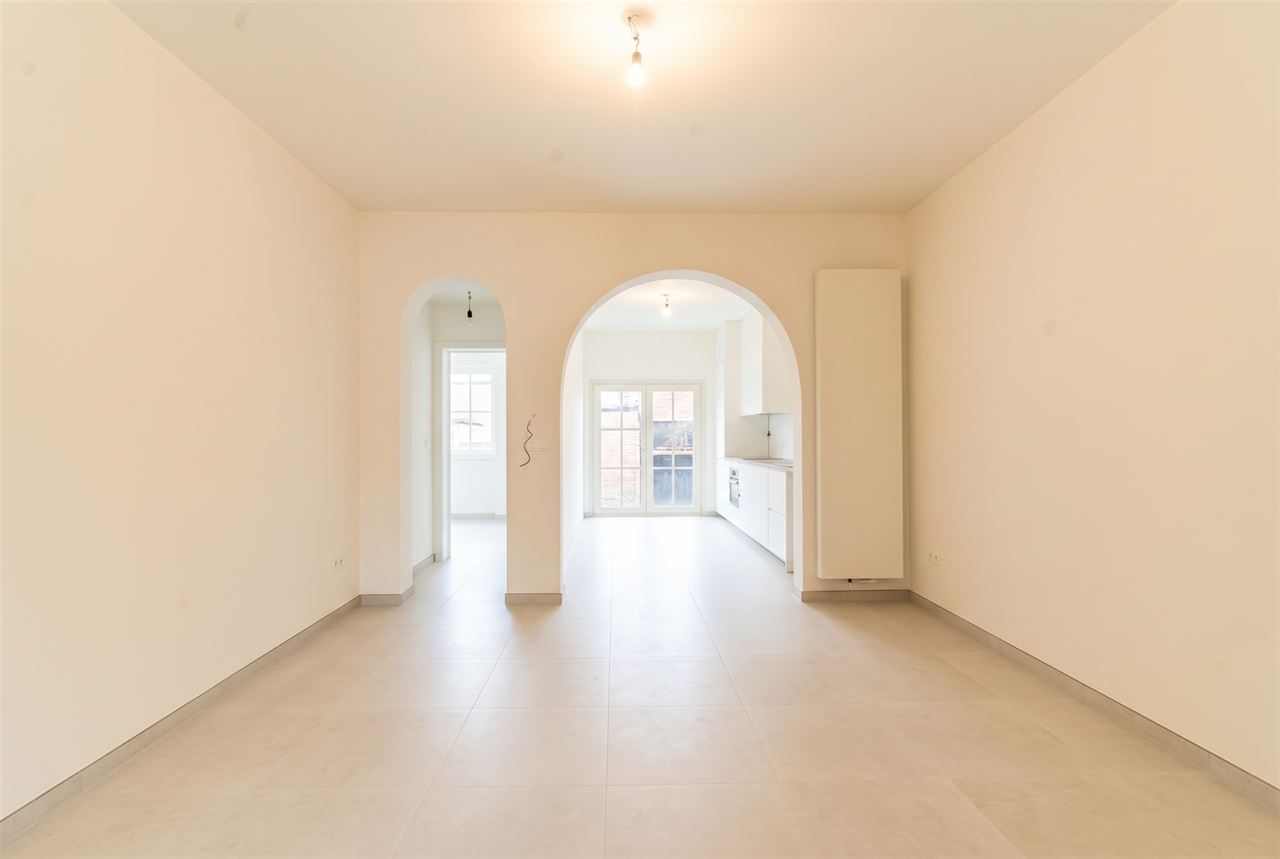 Instapklaar glv appartement met ruime tuin en parkeerplaats