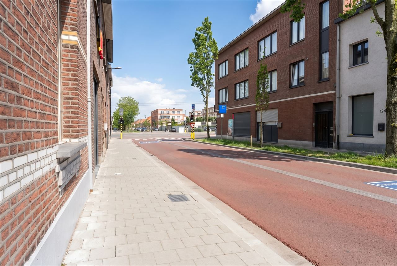 Op te frissen starterswoning met stadstuin!