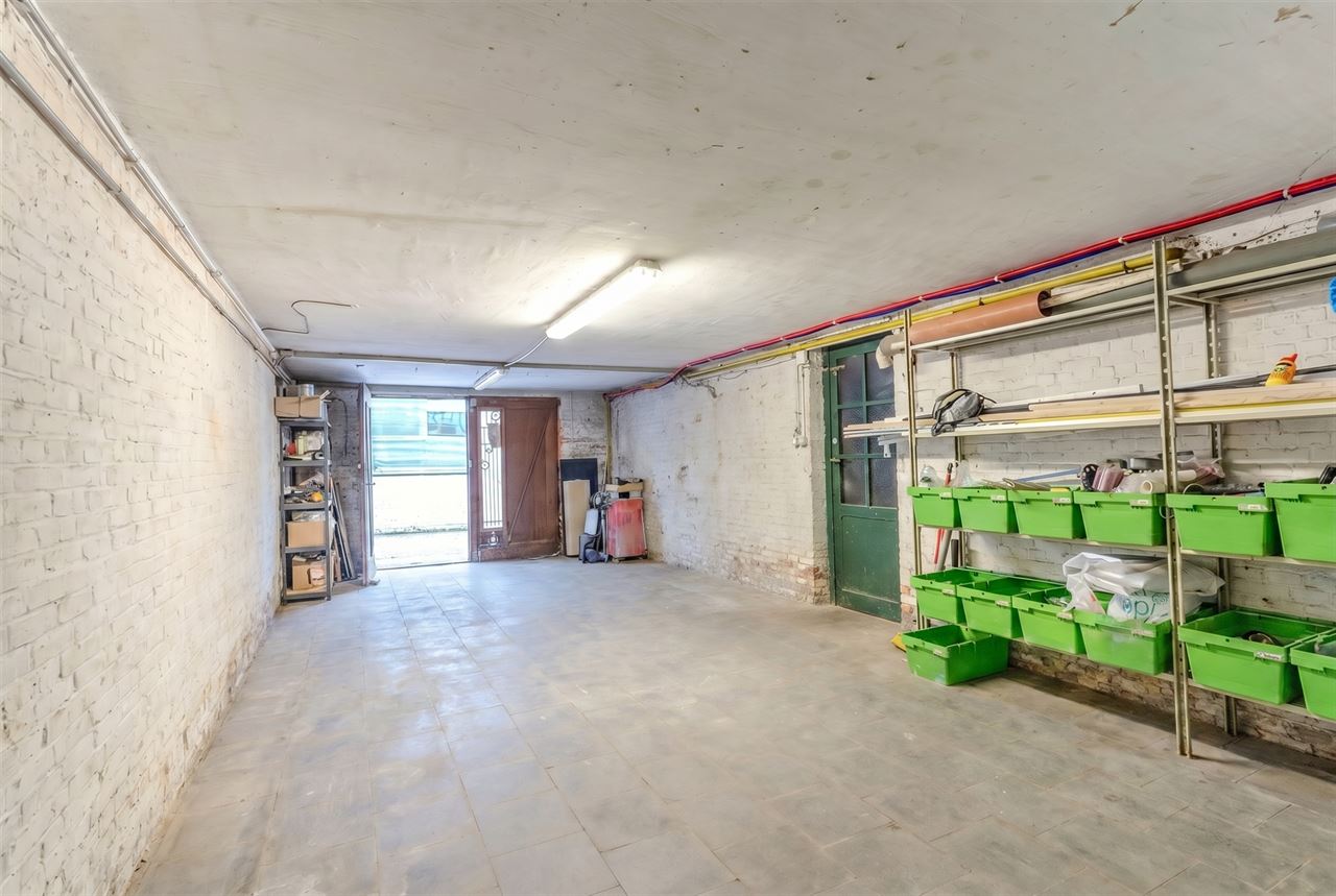 Magazijn/atelier met oprit aan het Rivierenhof!