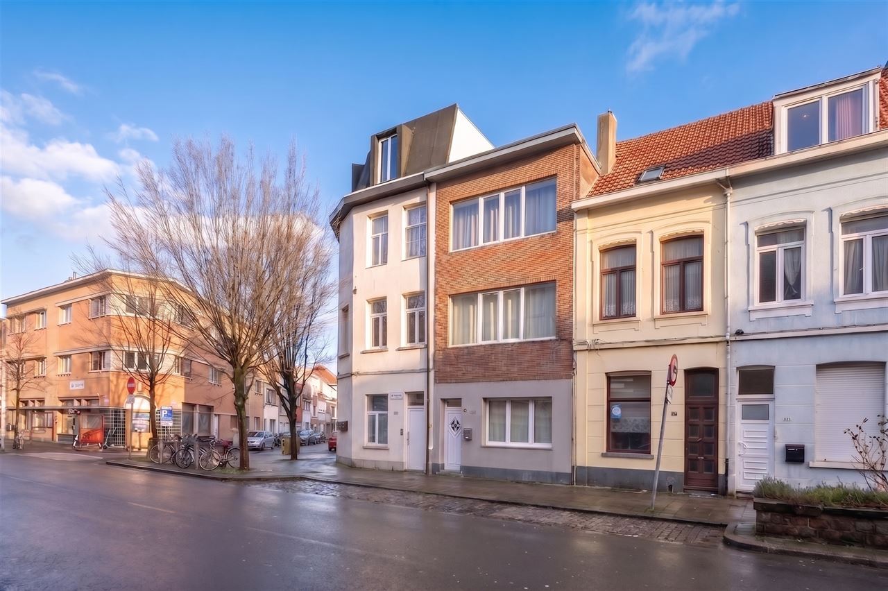 Gerenoveerde gezinswoning met 4 ruime slaapkamers en EPC B!