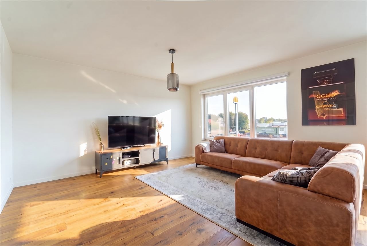 Zeer ruim + lichtrijk gerenoveerd appartement! ☀️