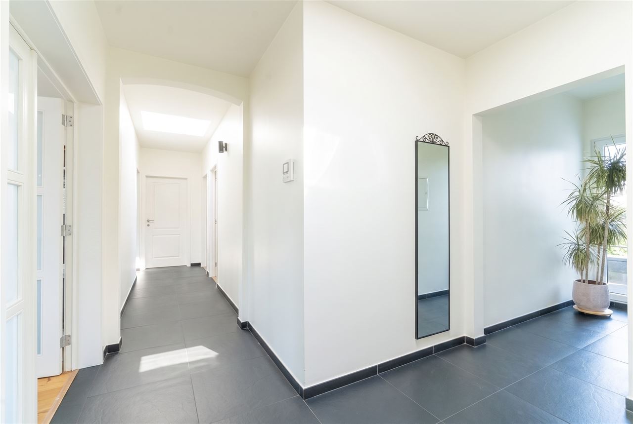 Zeer ruim + lichtrijk gerenoveerd appartement! ☀️
