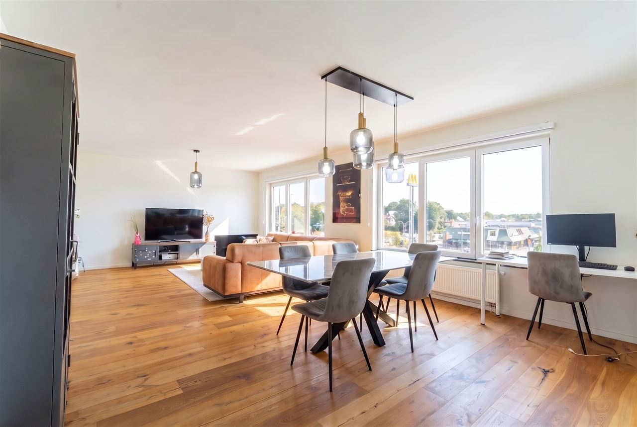 Zeer ruim + lichtrijk gerenoveerd appartement! ☀️