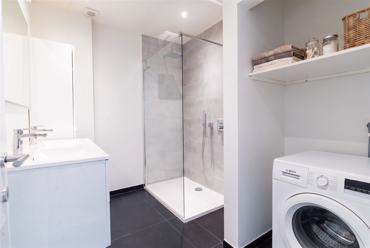 Zeer ruim + lichtrijk gerenoveerd appartement! ☀️