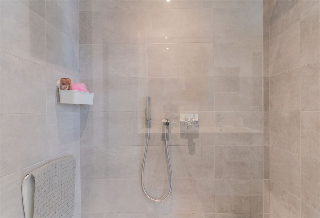 Zeer ruim + lichtrijk gerenoveerd appartement! ☀️