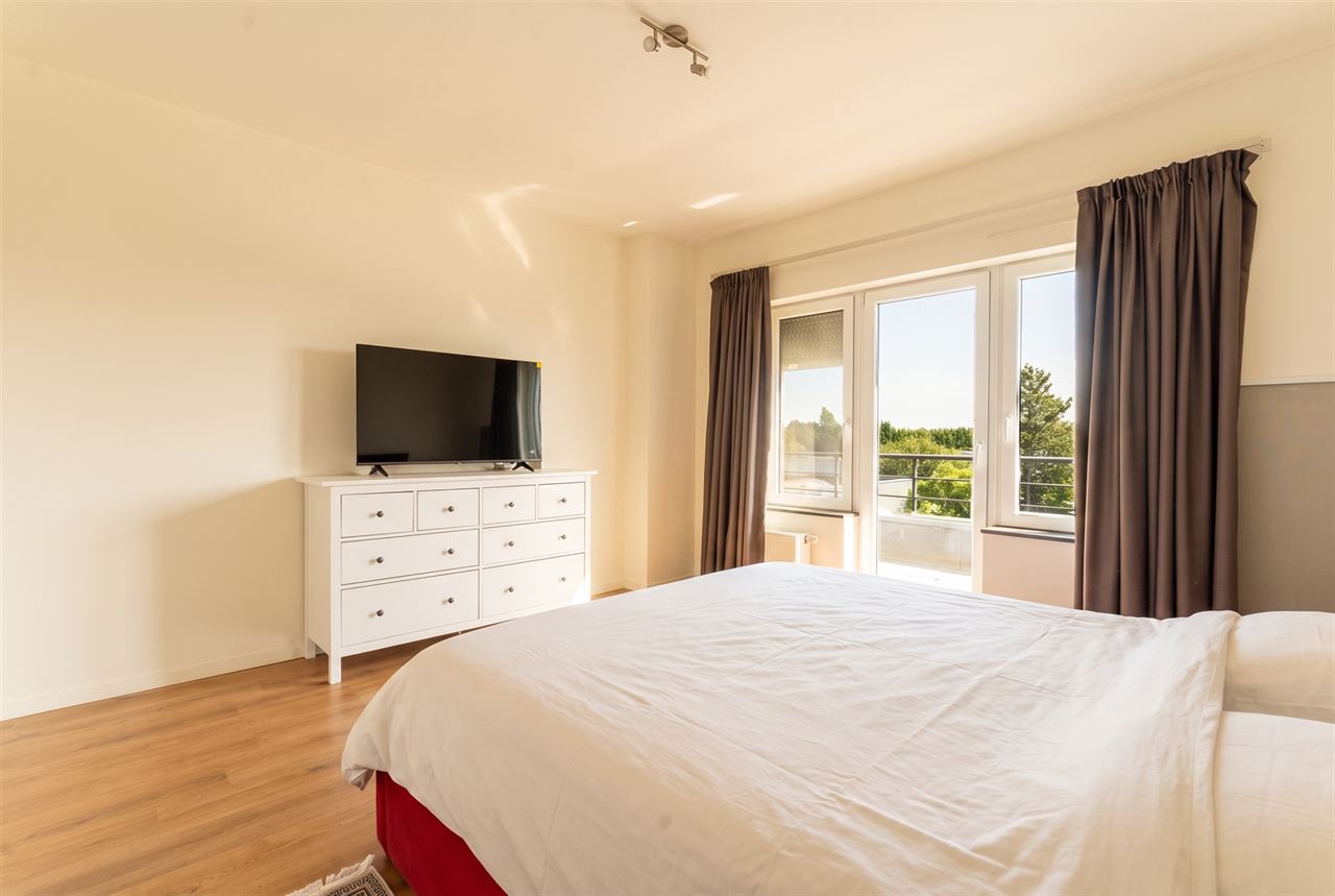 Zeer ruim + lichtrijk gerenoveerd appartement! ☀️