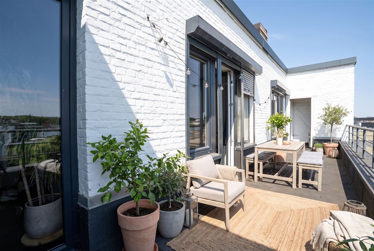 Zeer ruim + lichtrijk gerenoveerd appartement! ☀️
