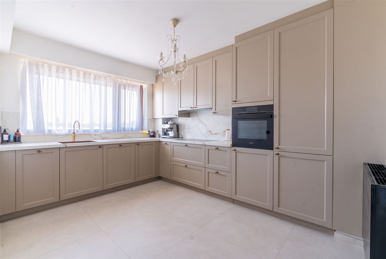 Ruim appartement van 145 m² met terras, EPC B en garagebox!