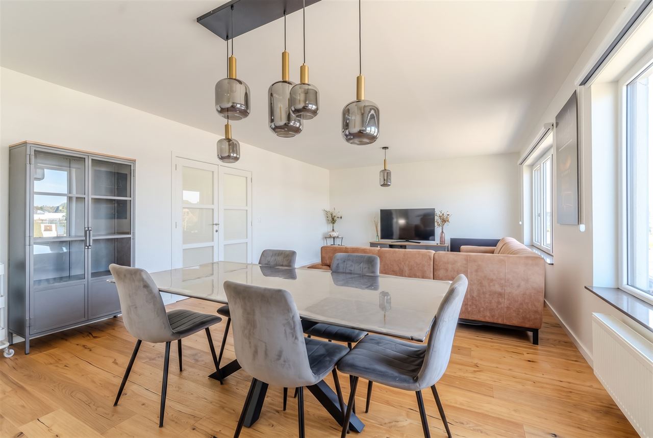 Zeer ruim + lichtrijk gerenoveerd appartement! ☀️