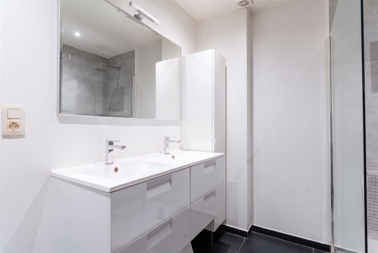 Zeer ruim + lichtrijk gerenoveerd appartement! ☀️