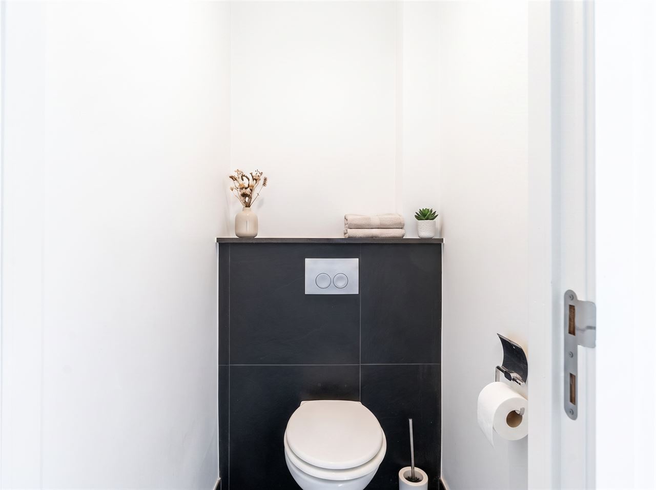 Zeer ruim + lichtrijk gerenoveerd appartement! ☀️