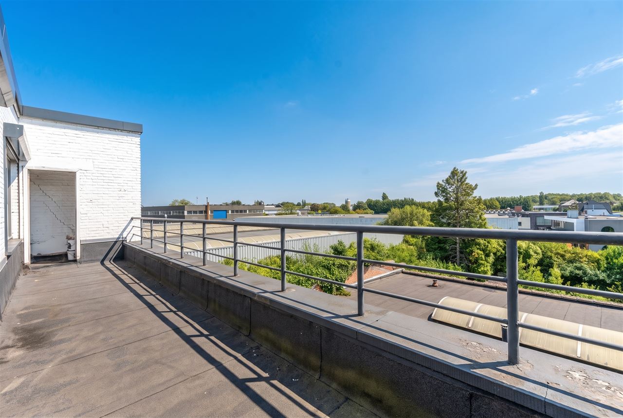 Zeer ruim + lichtrijk gerenoveerd appartement! ☀️
